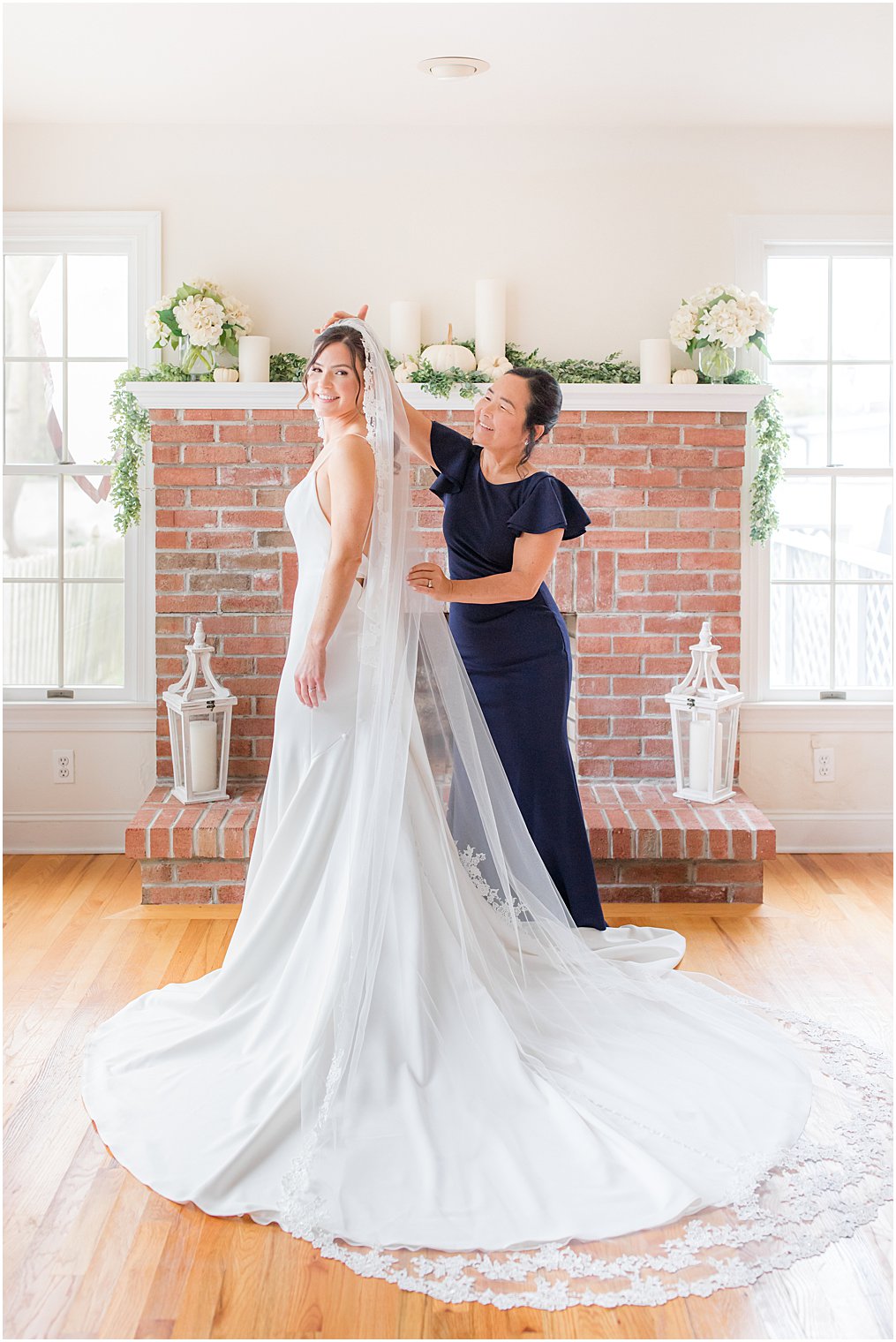 bridal portraits at home with mother of the bride