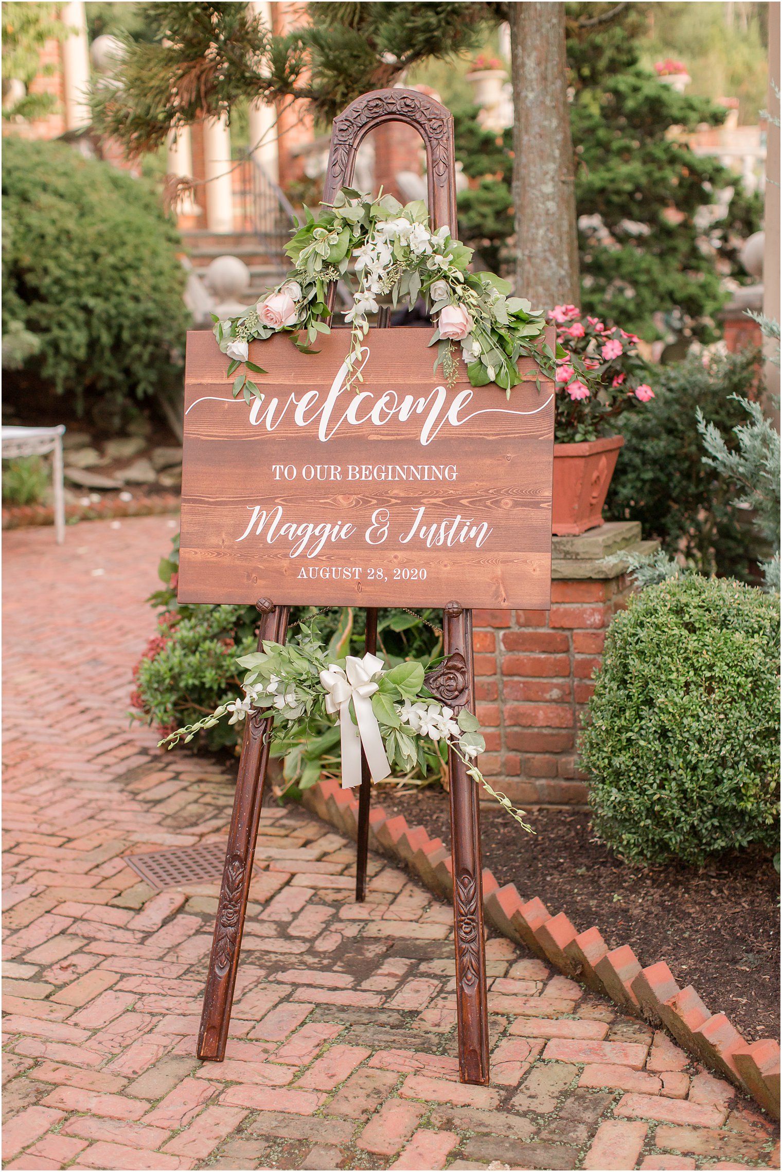 Welcome sign with a wooden board.