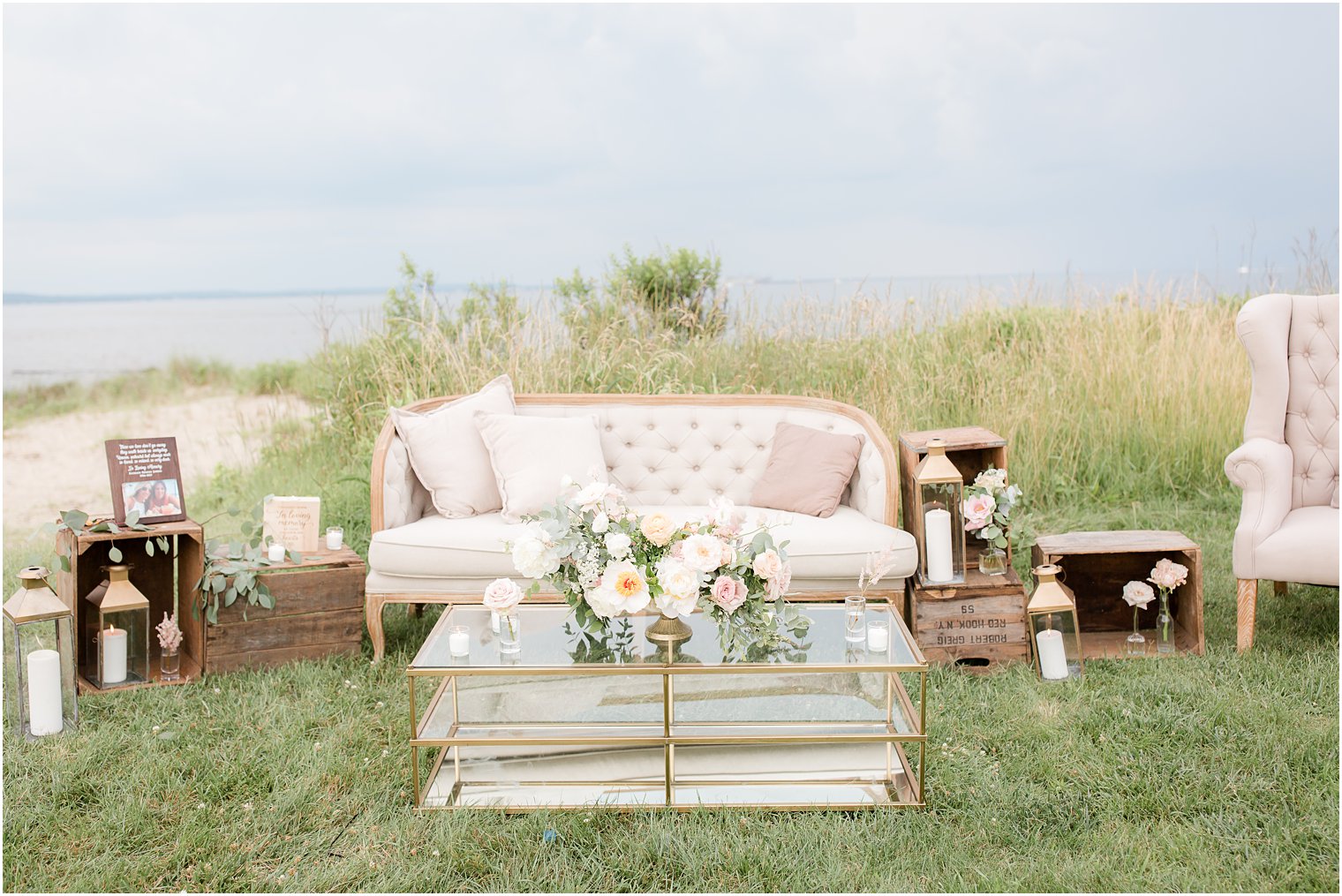 Outdoor lounge for wedding 