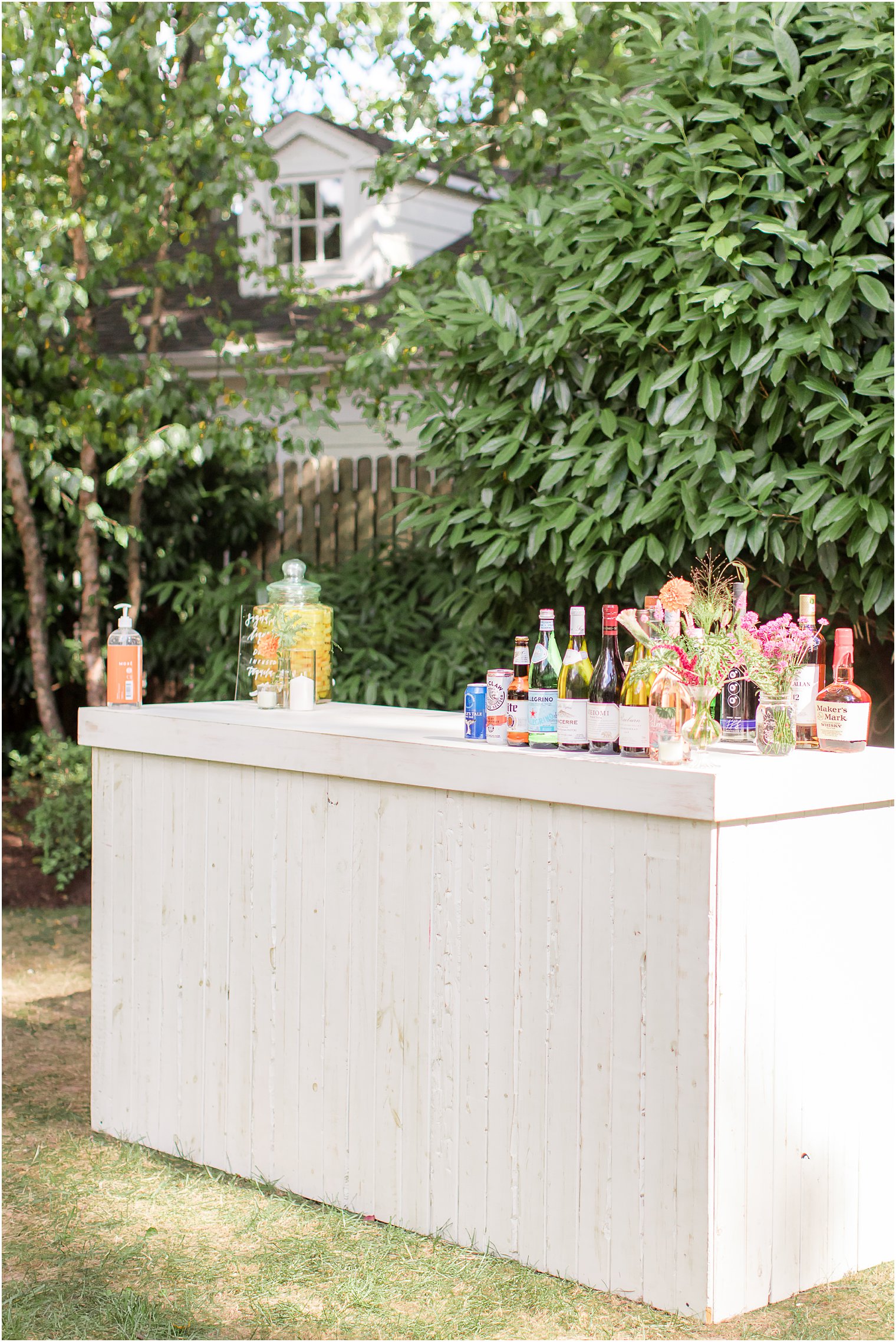 Wedding with an outdoor bar