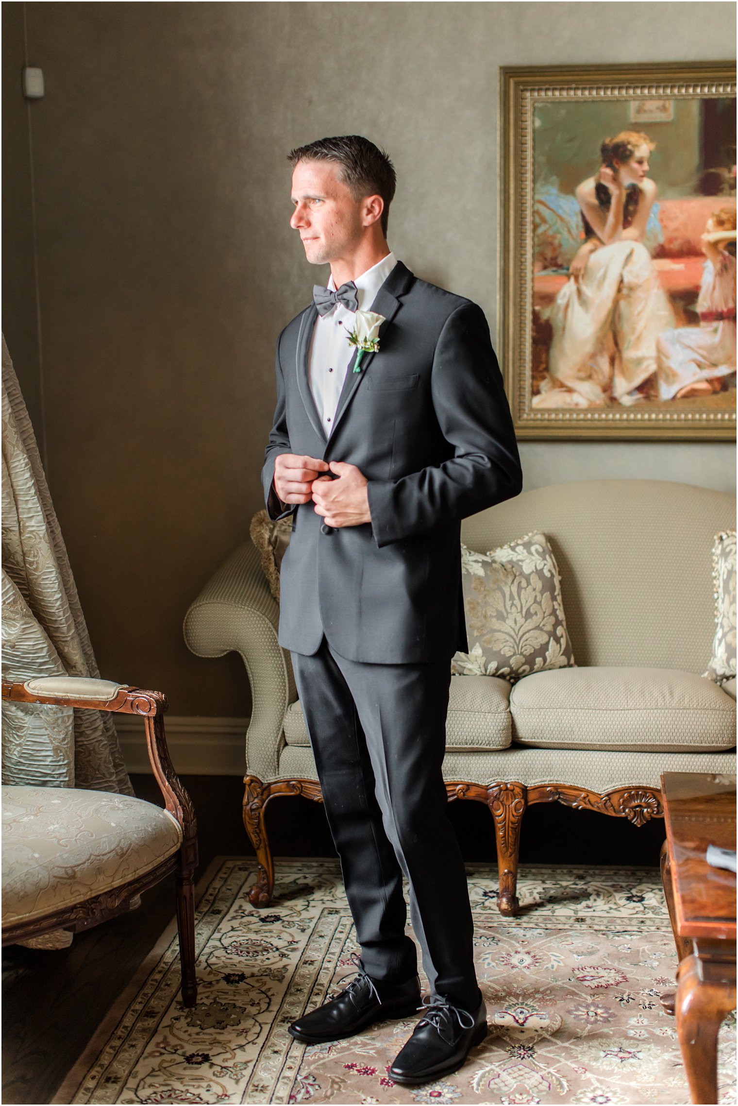 groom prepares for New Jersey wedding at Park Savoy Estate