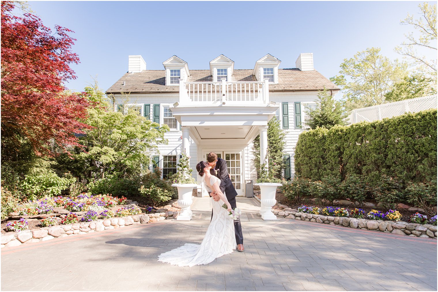 newlyweds kiss outside The English Manor