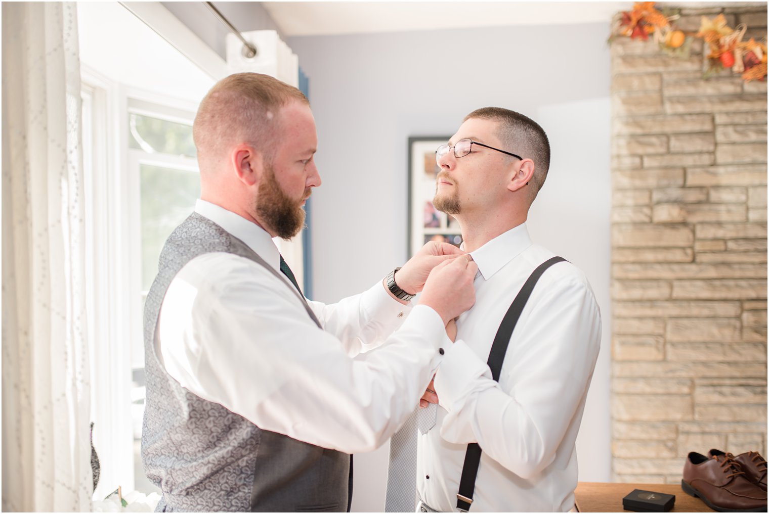 groom prepares for NJ wedding day with best man
