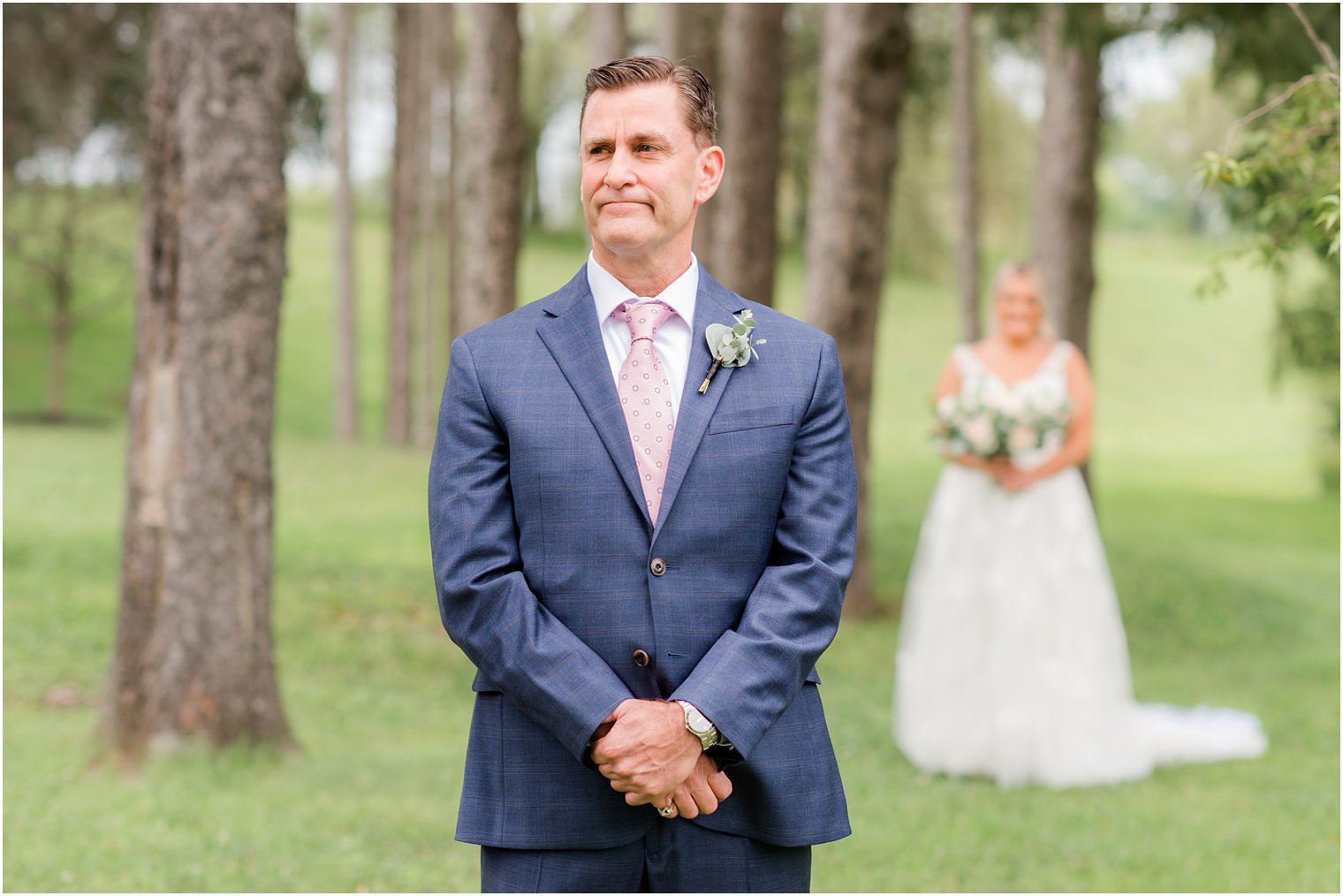 dad waits for first look with bride