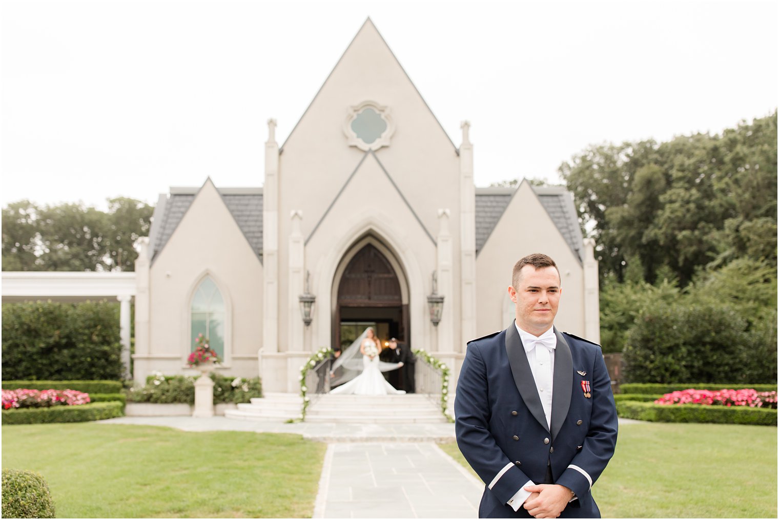 groom waits for bride for first look