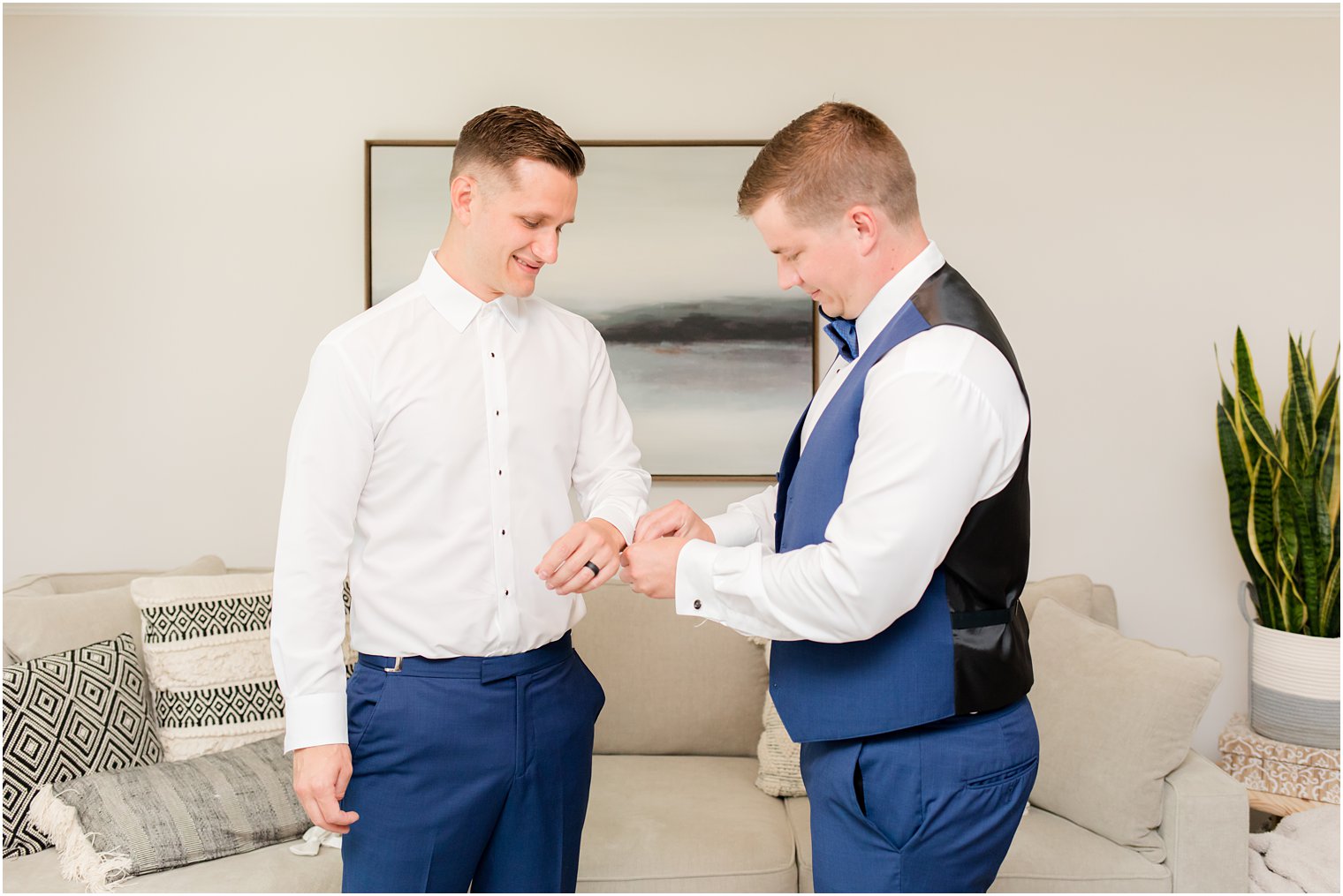 groom and groomsman prepare for NJ wedding