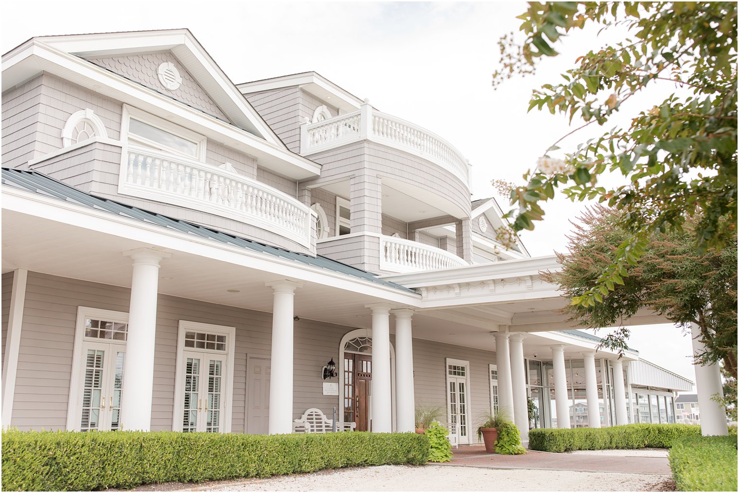 fall Bonnet Island Estate wedding day photographed by NJ wedding photographer Idalia Photography 