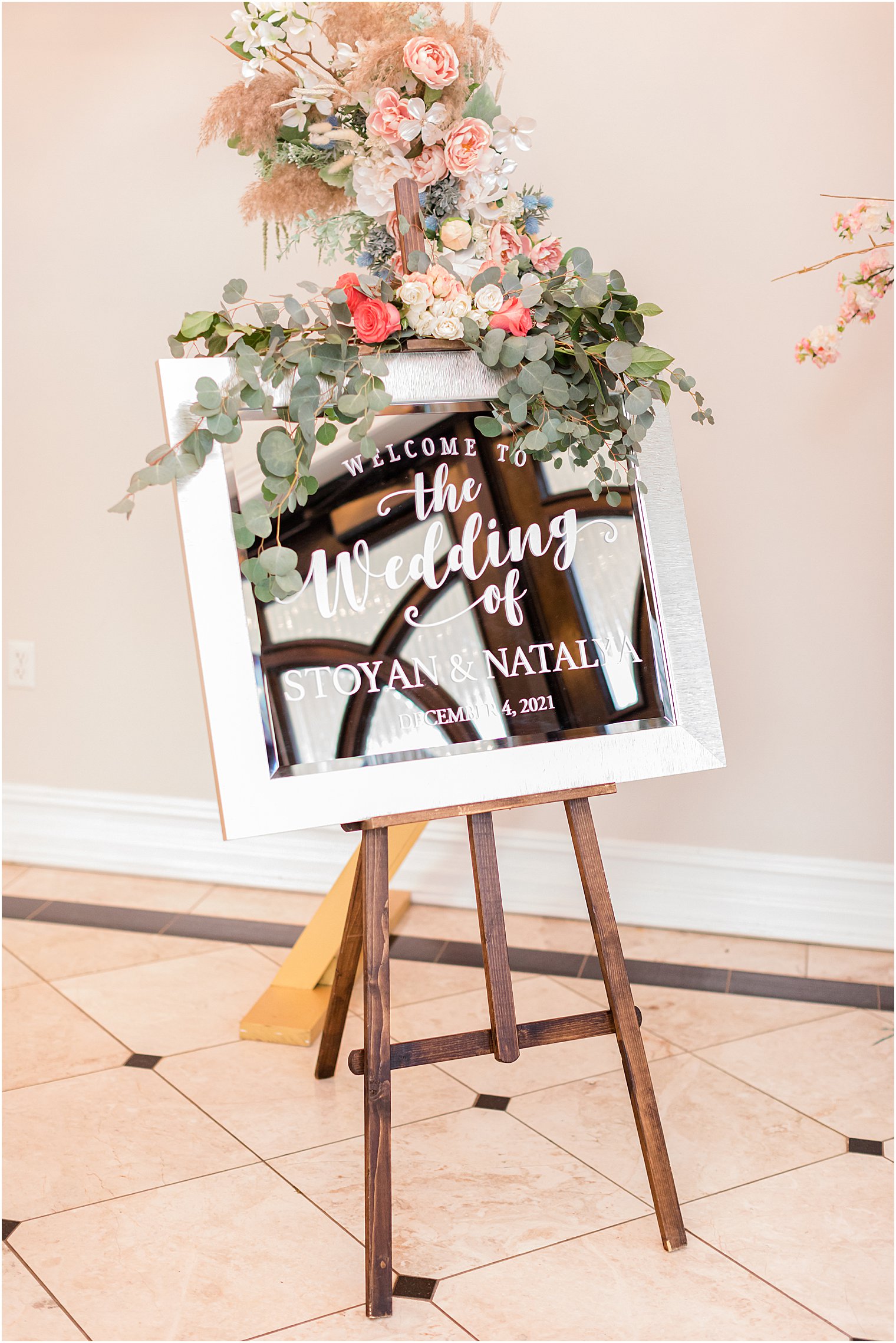 welcome sign on mirror for NJ wedding reception 