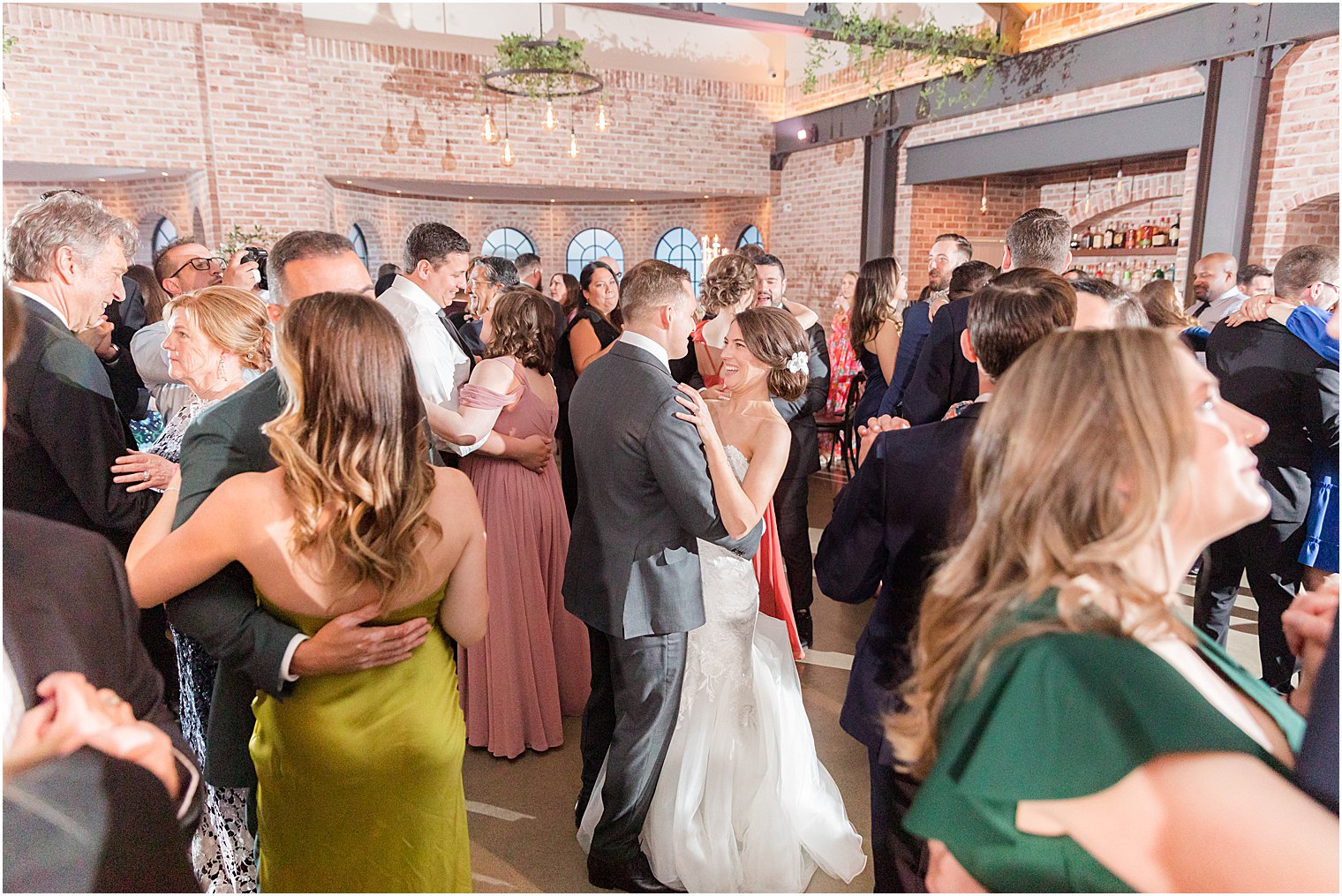 couple dances together with guests in Andover NJ