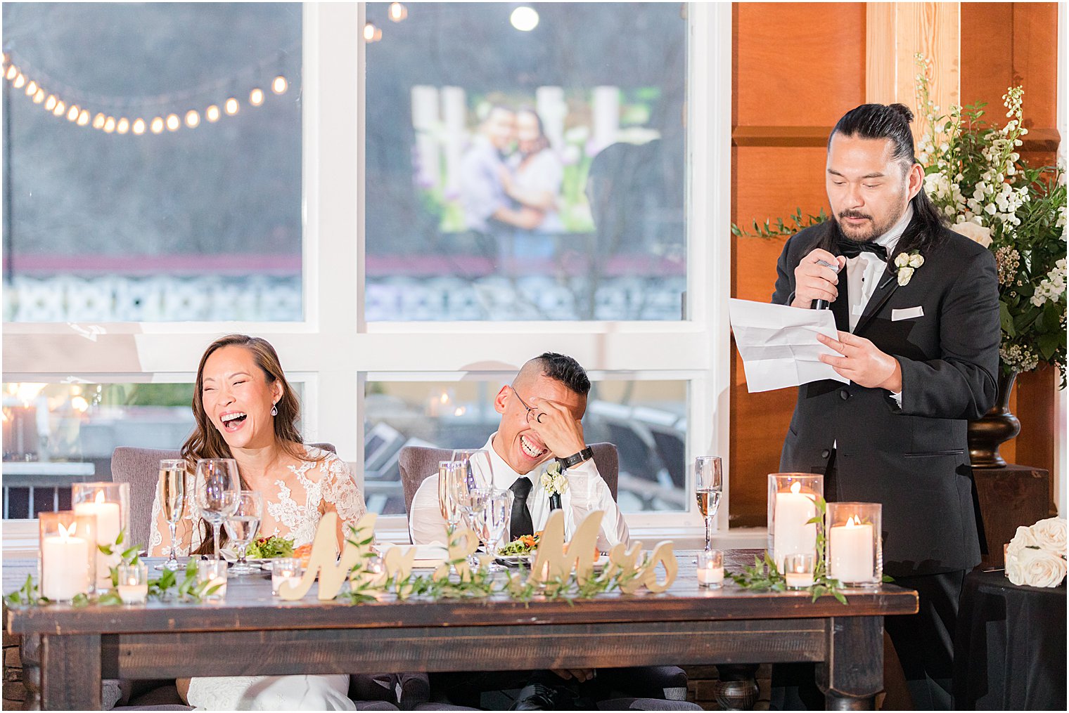 best man gives speech at reception