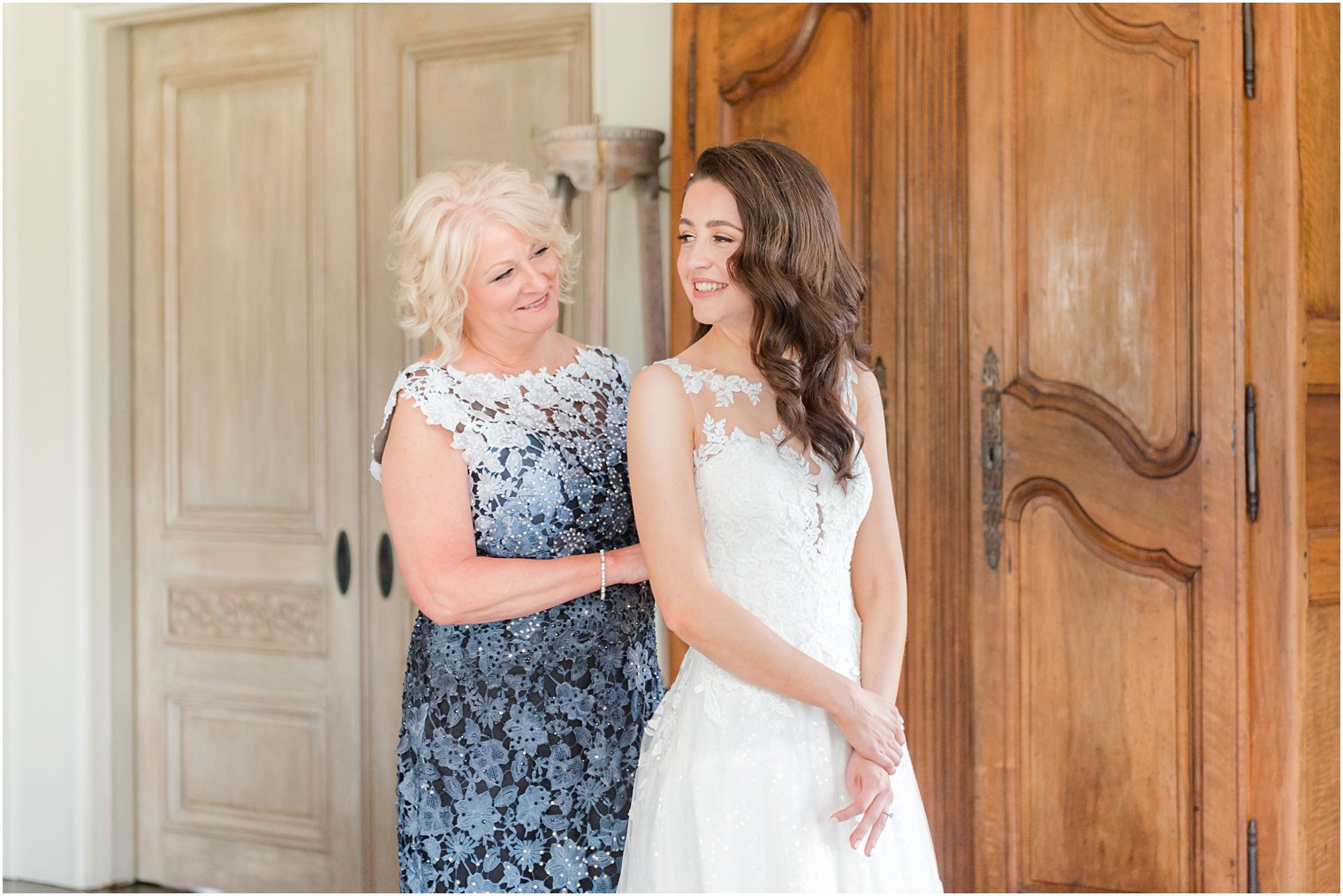 bride prepares for Spring Park Chateau Estate wedding with mom in bridal suite