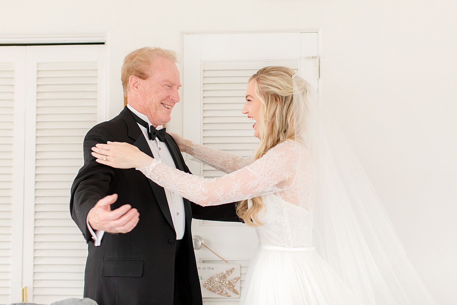 Tips to Include Dad in Wedding Photos