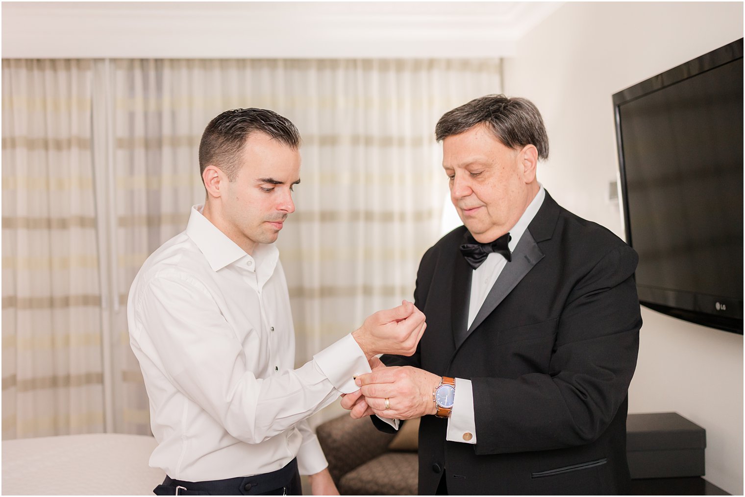 dad helps groom with cufflinks before NJ wedding day