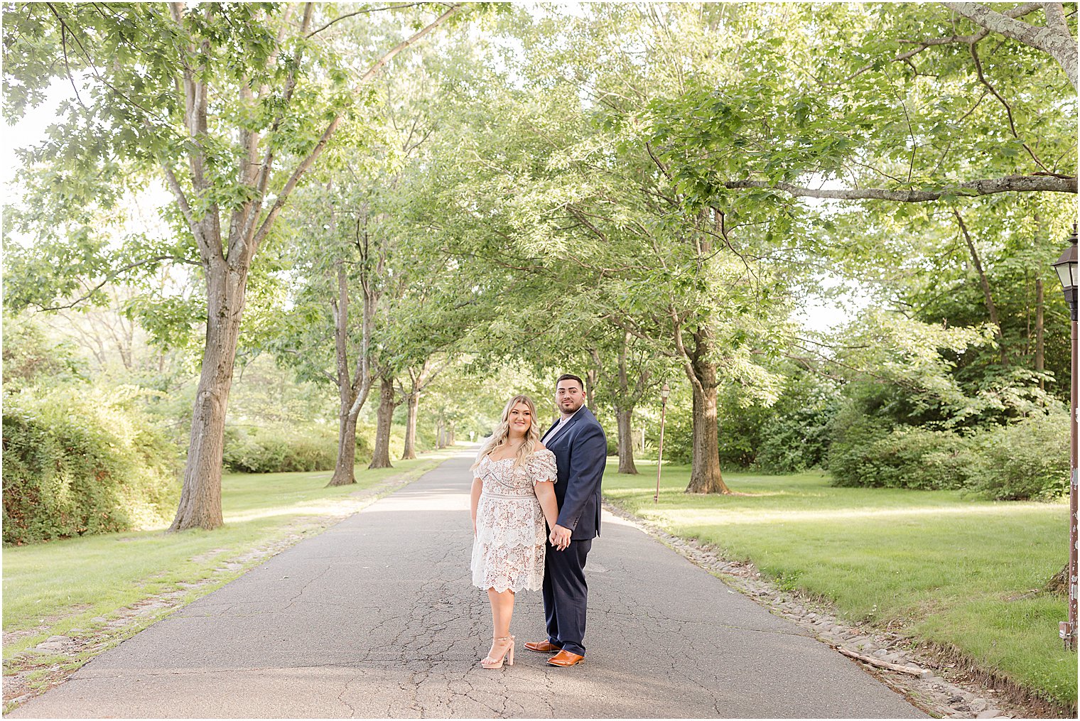 couple walks on driveway at Skylands Manor