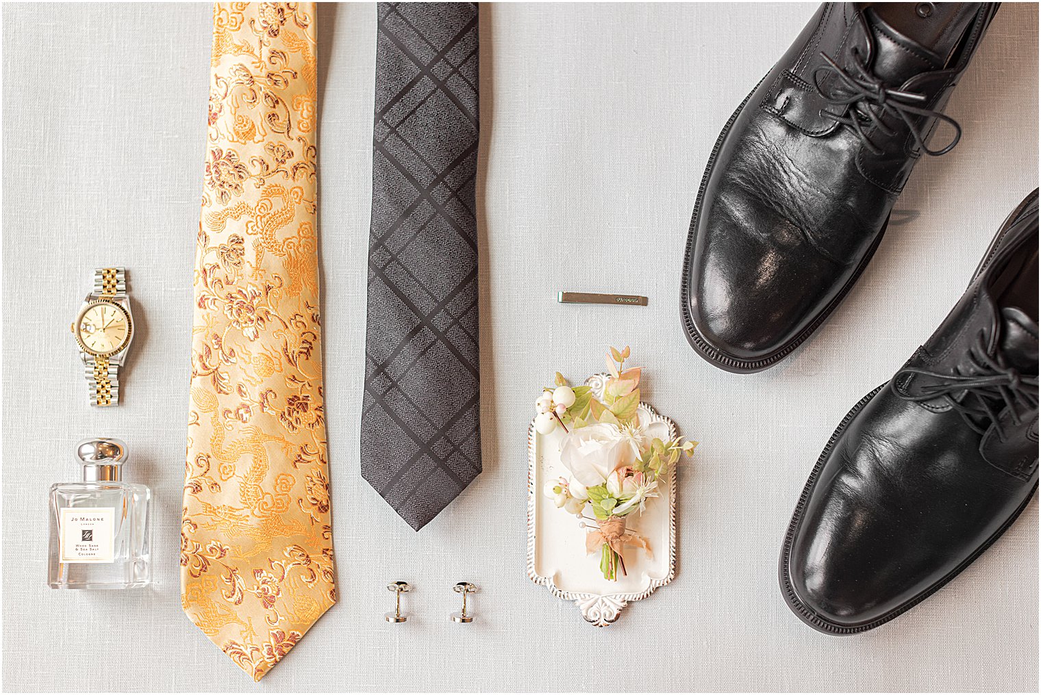 groom's details with black and gold for fall wedding