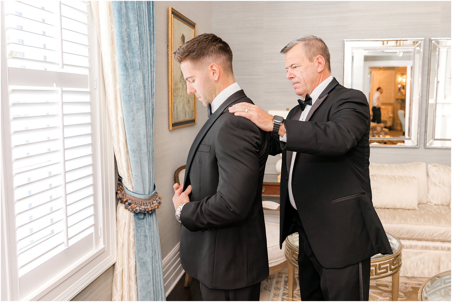 dad helps groom with suit before NJ wedding day