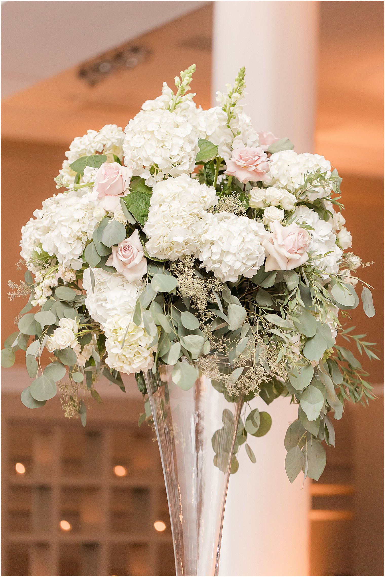 floral centerpiece at Vie by Cescaphe