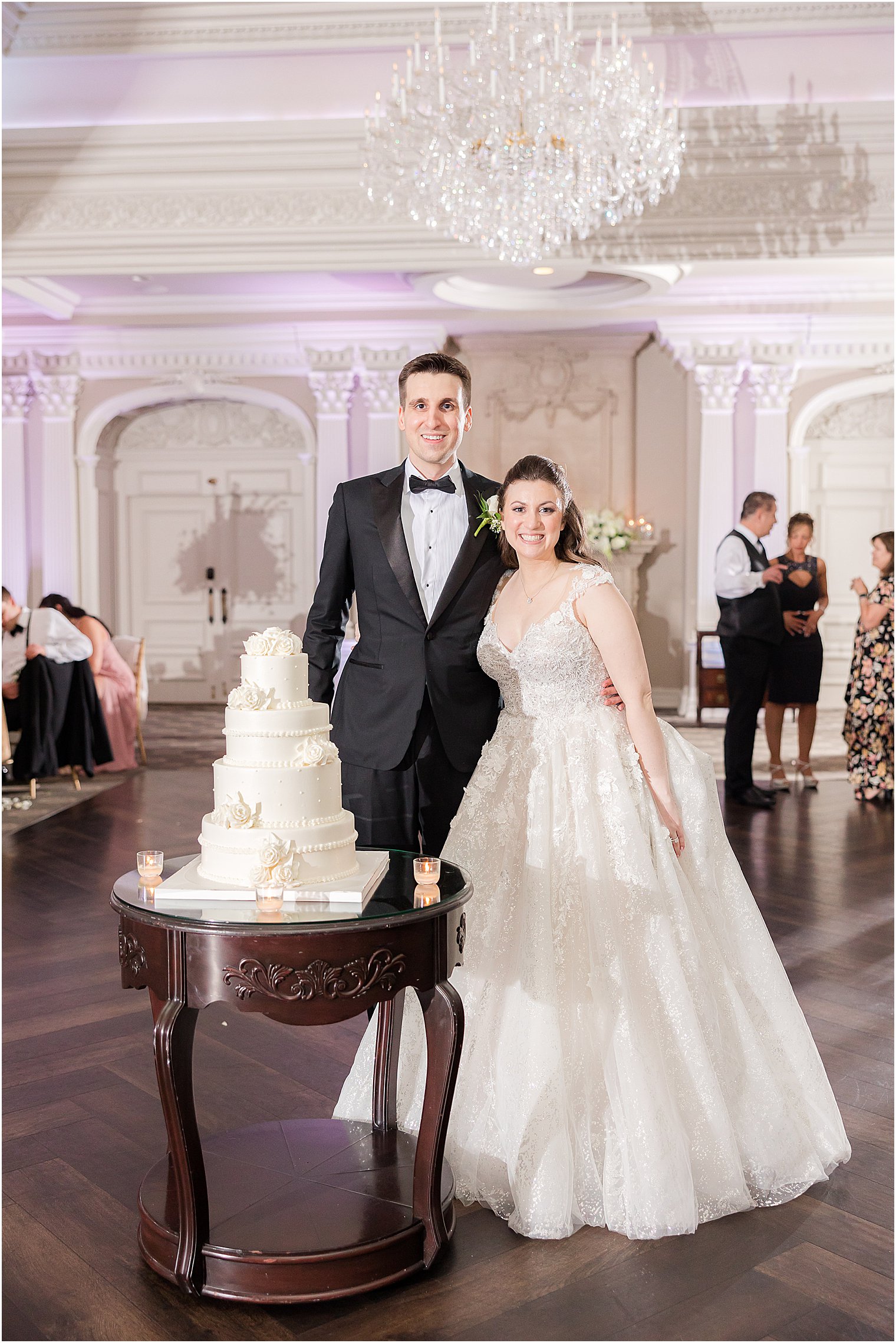 bride and groom cut wedding cake at Park Savoy Estate