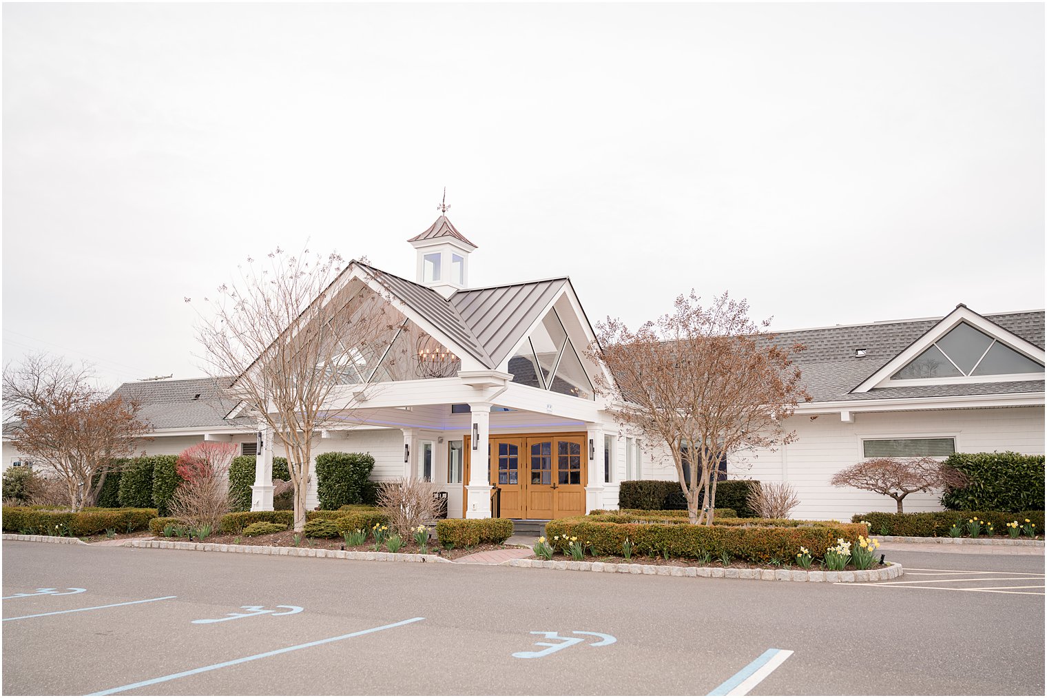 springtime wedding at Crystal Point Yacht Club on St. Patrick's Day