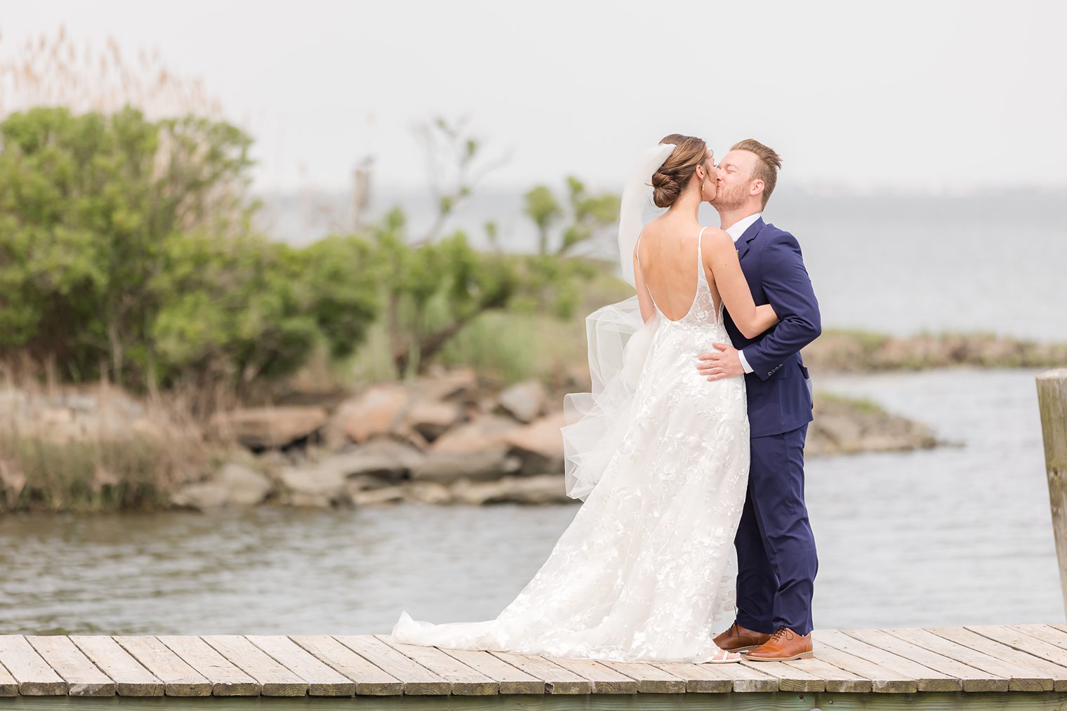 First kiss after the couple shared their first look at Bonnet Island Estate