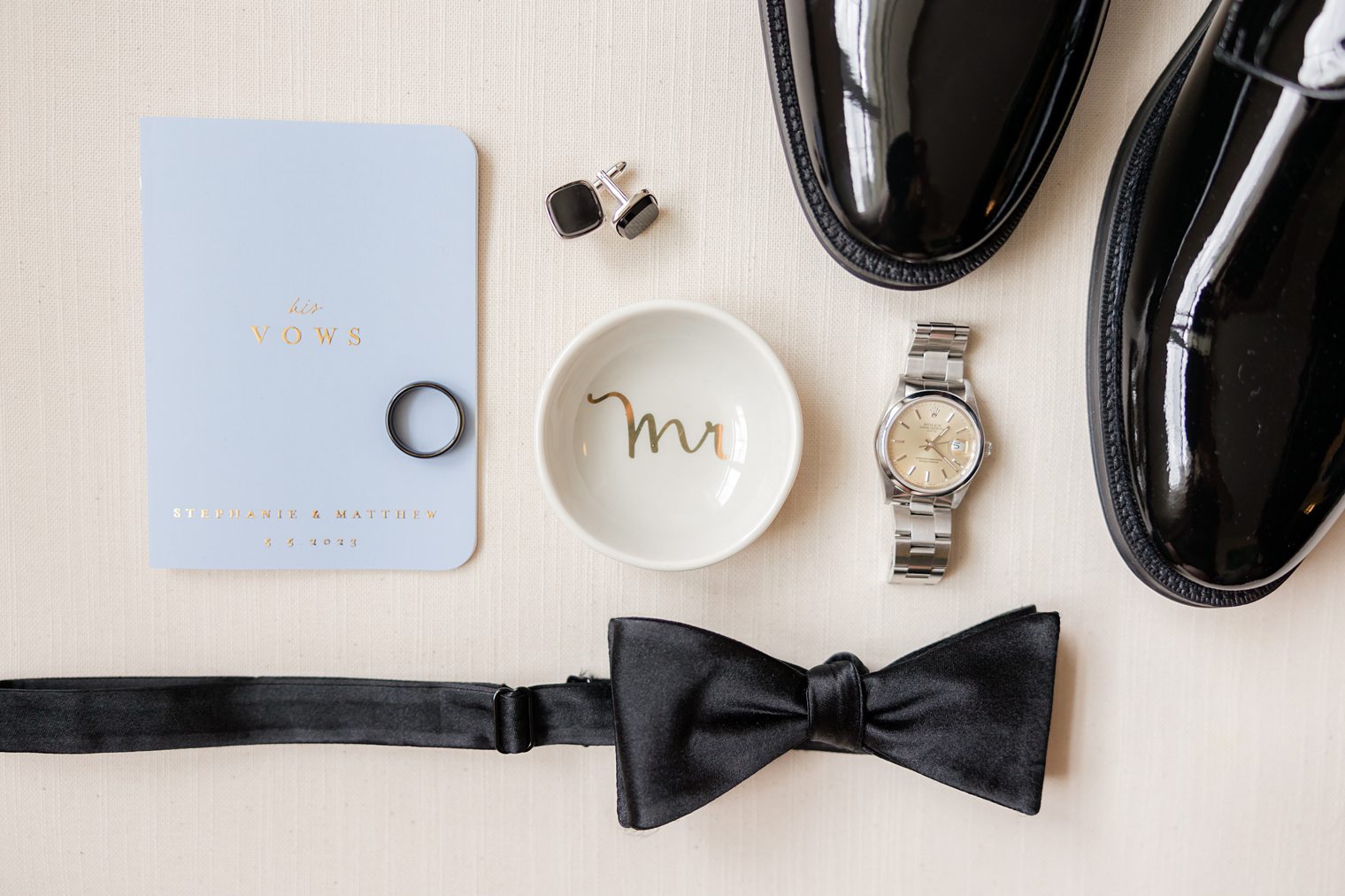 Shoes, tie, clock, ring and some details for the groom at his wedding day