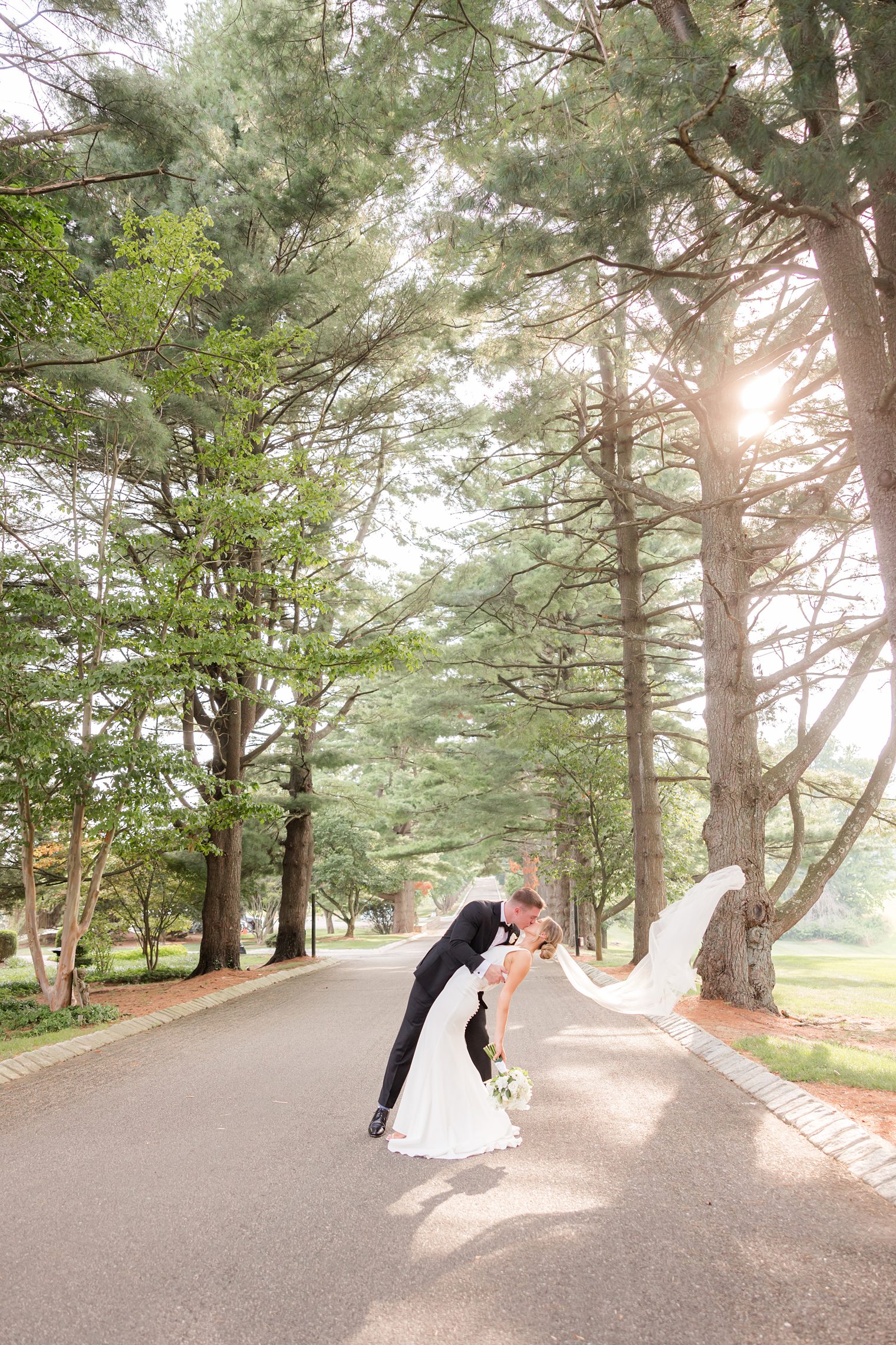 groom leaning his wife to kiss her