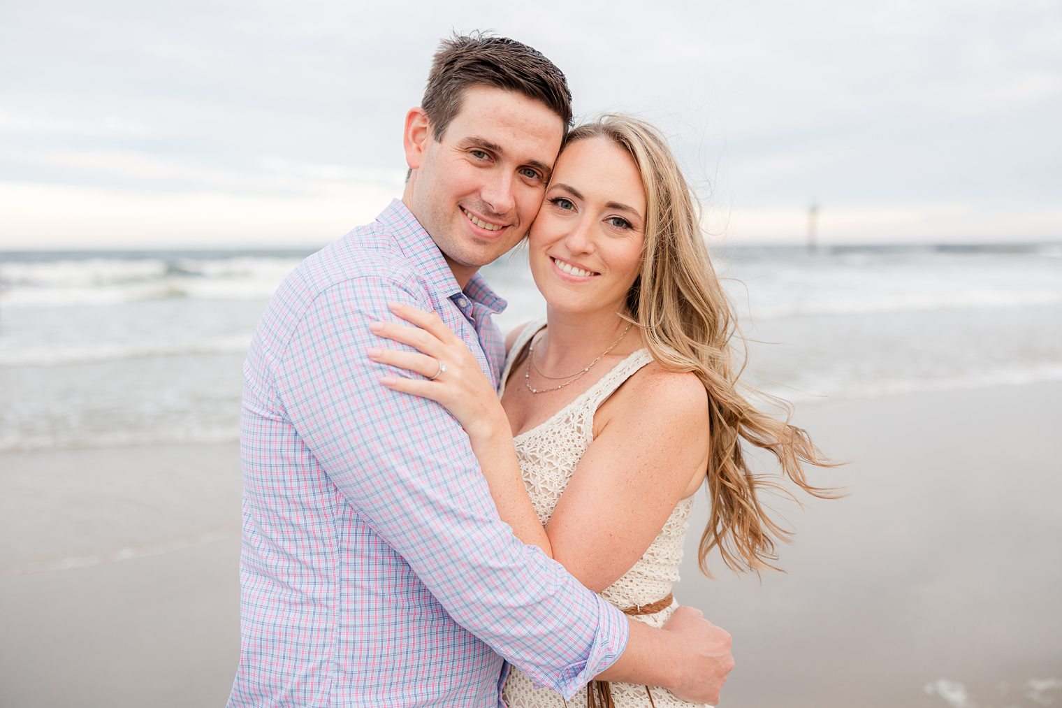 bride and future husband posing for the Cámara 