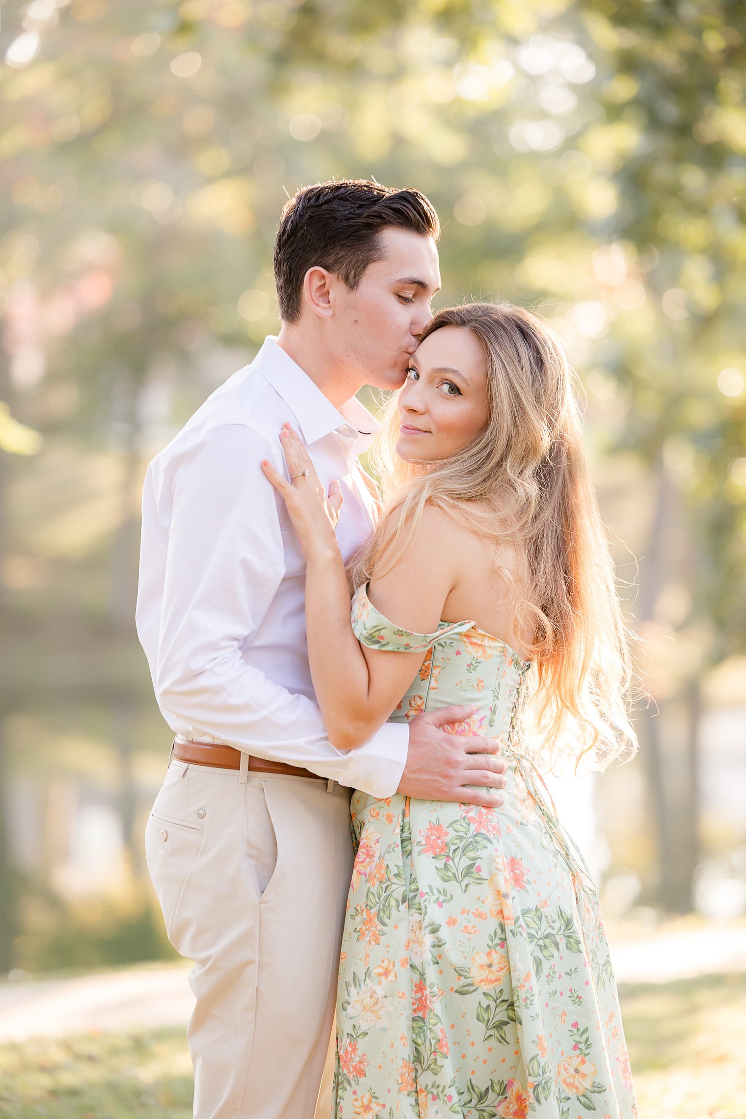 Future mr to be kissing his bride forehead