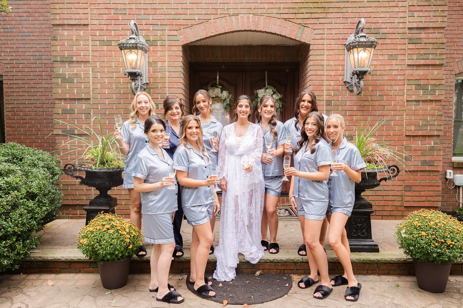 bride and her bridesmaids 