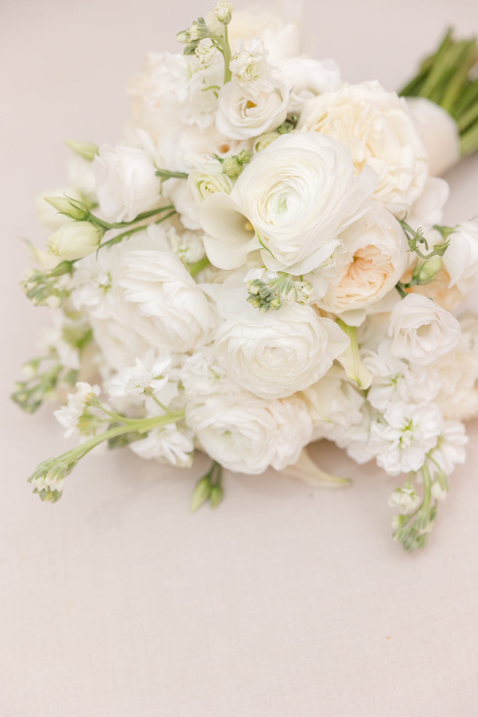 bride's beautiful bouquet 