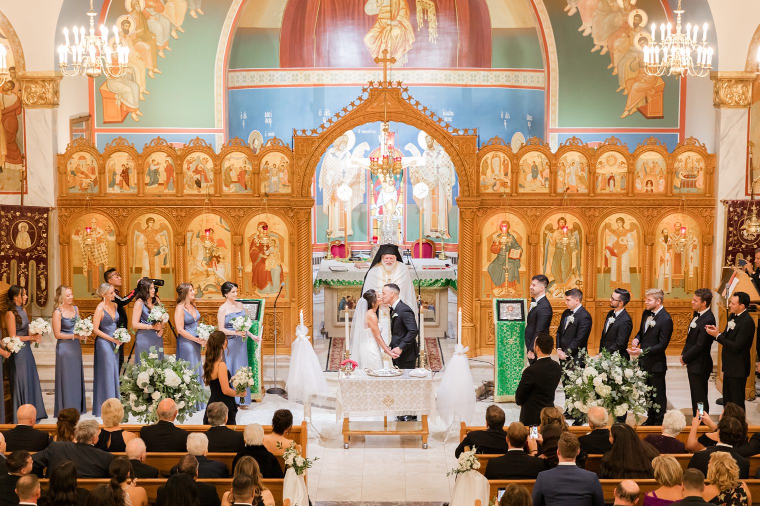 First kiss as husband and wife 