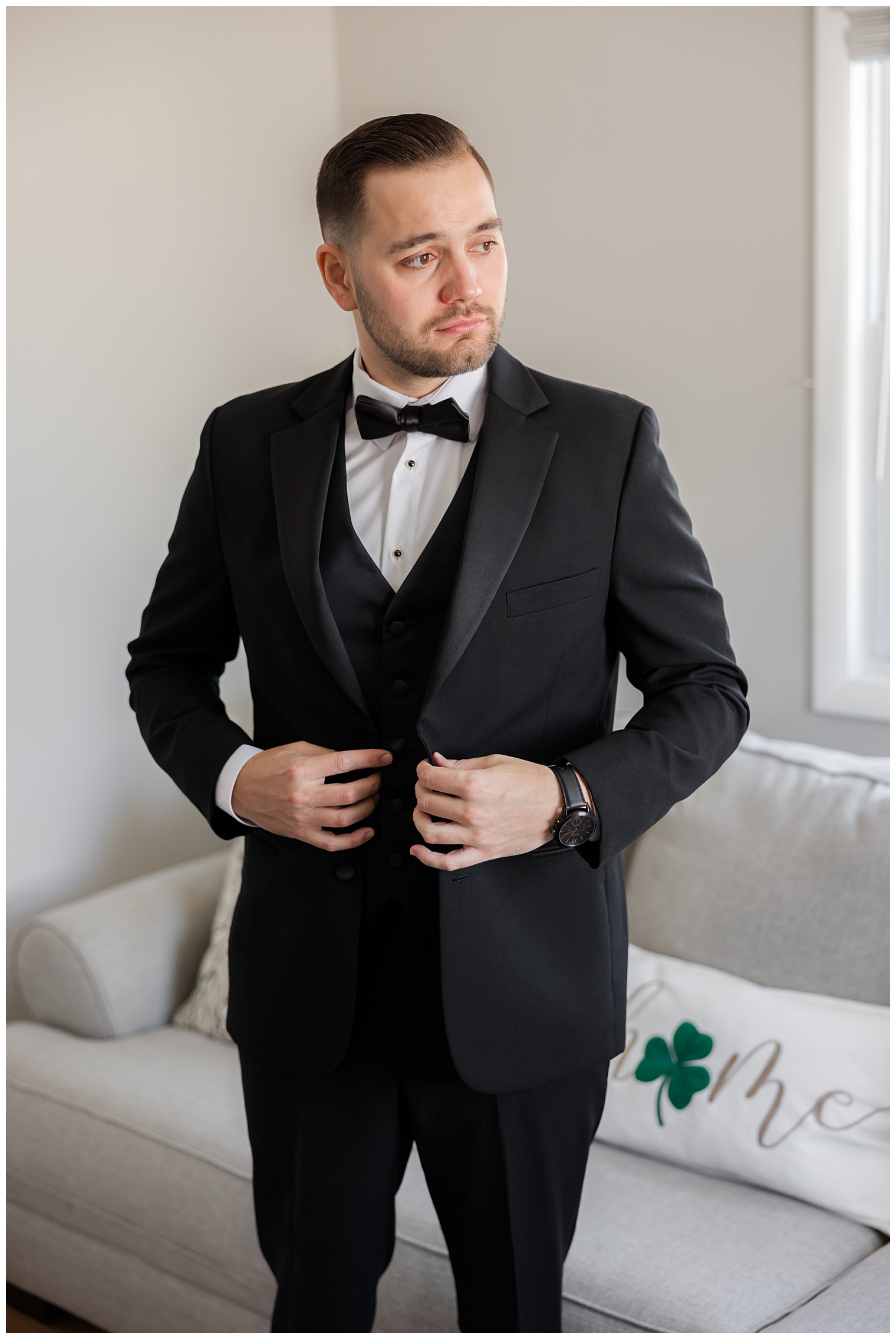 groom posing